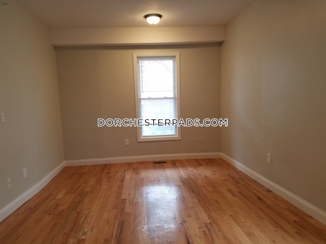 Boston - $2,500 /mo