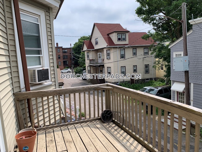 Boston - $2,600 /mo