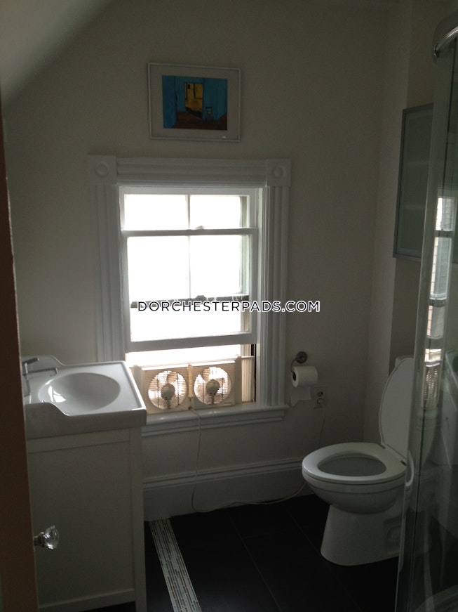 Boston - $2,900 /mo