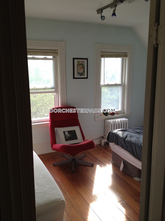 Boston - $2,900 /mo