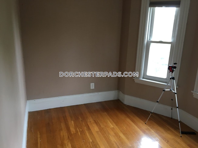 Boston - $2,900 /mo