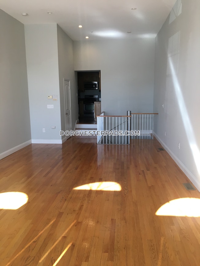 Boston - $3,200 /mo