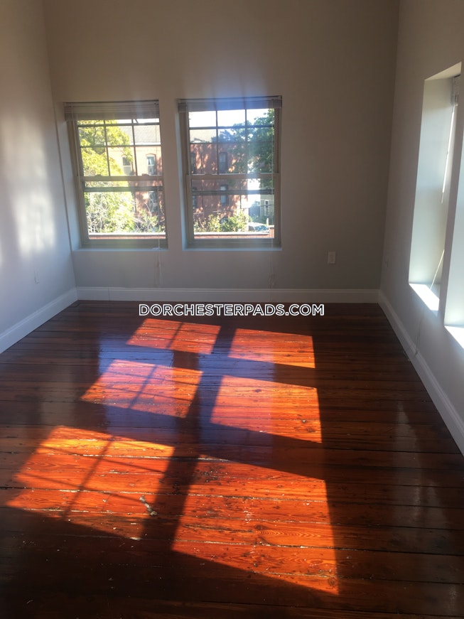 Boston - $3,200 /mo