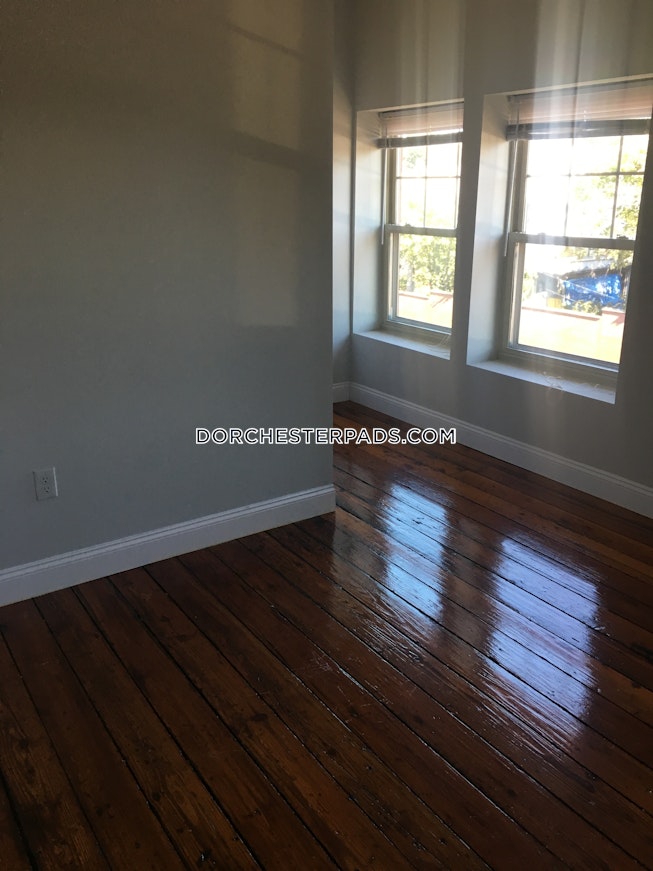 Boston - $3,200 /mo