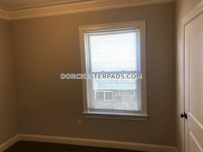 Boston - $2,500 /mo