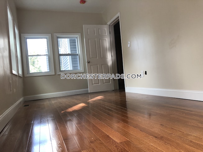 Boston - $3,025 /mo