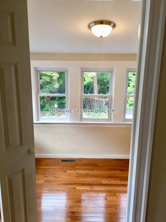 Boston - $3,025 /mo