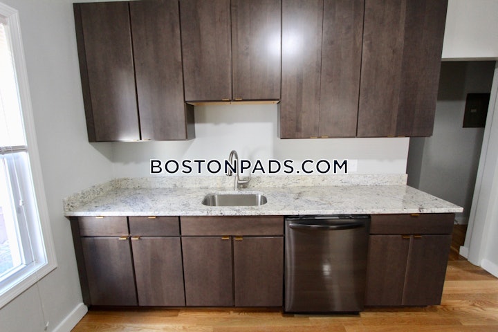 dorchestersouth-boston-border-apartment-for-rent-4-bedrooms-2-baths-boston-3900-4604834 