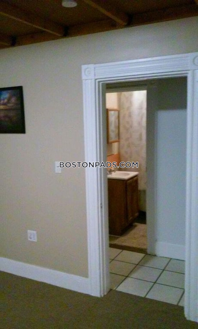 Boston - $1,200 /mo