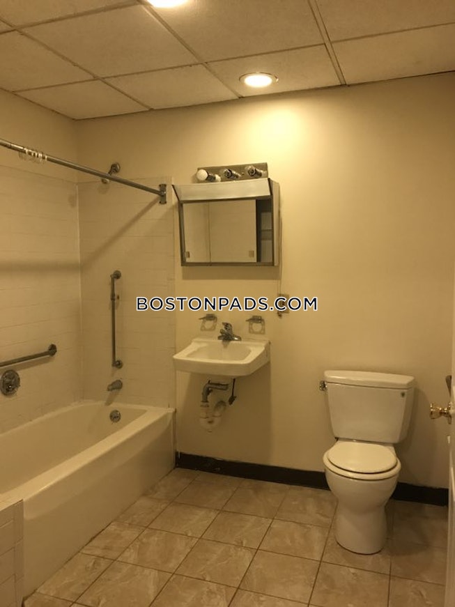 Boston - $3,200 /mo