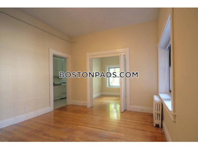 Boston - $4,895 /mo