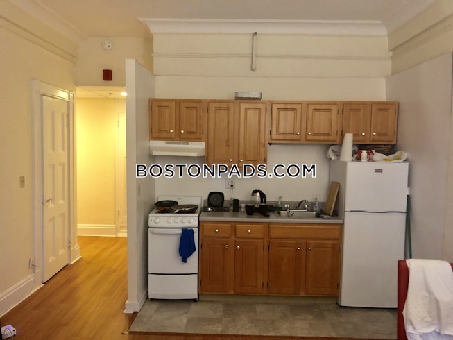 Boston - $2,450 /mo