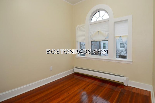 Boston - $2,800 /mo