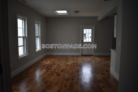 Saratoga St. Boston photo 5