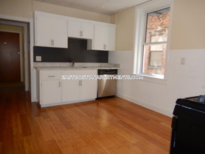 Boston - $2,300 /mo