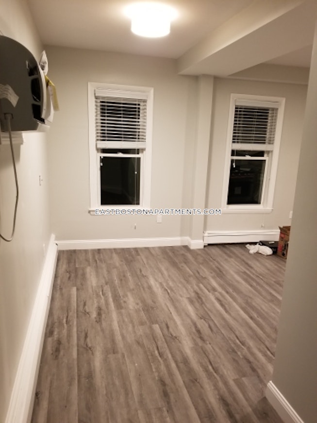 Boston - $2,900 /mo