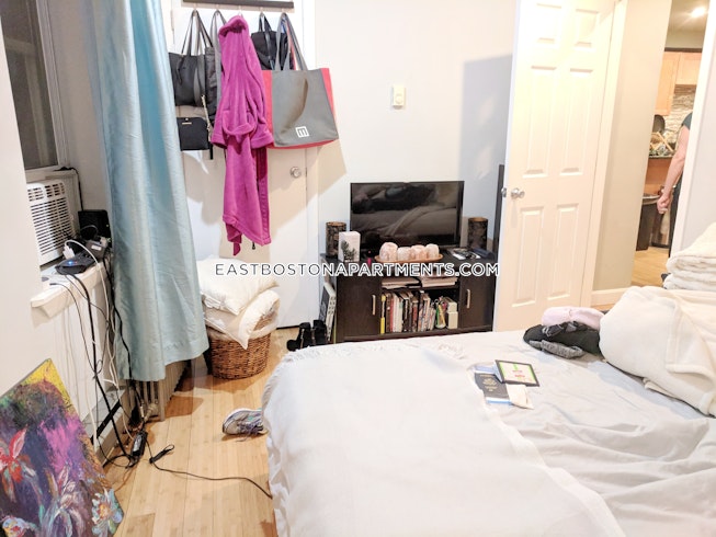 Boston - $2,100 /mo