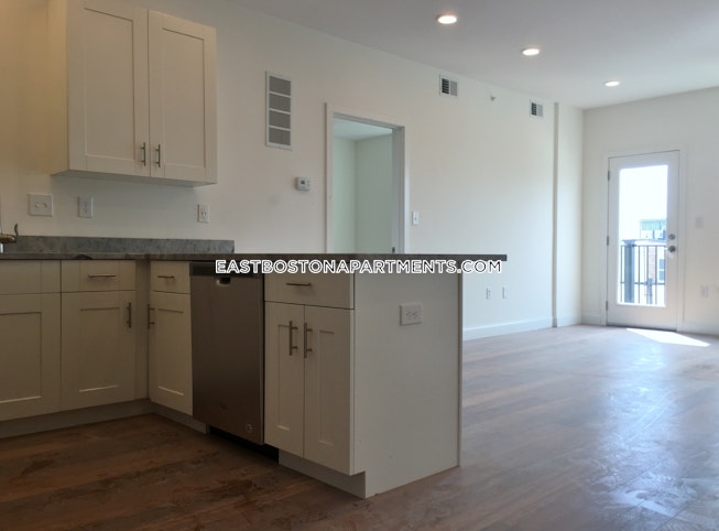 Boston - $2,700 /mo