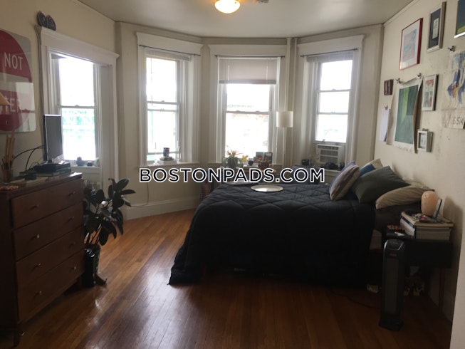 Boston - $2,425 /mo