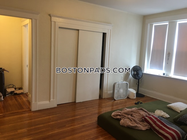 Boston - $2,375 /mo