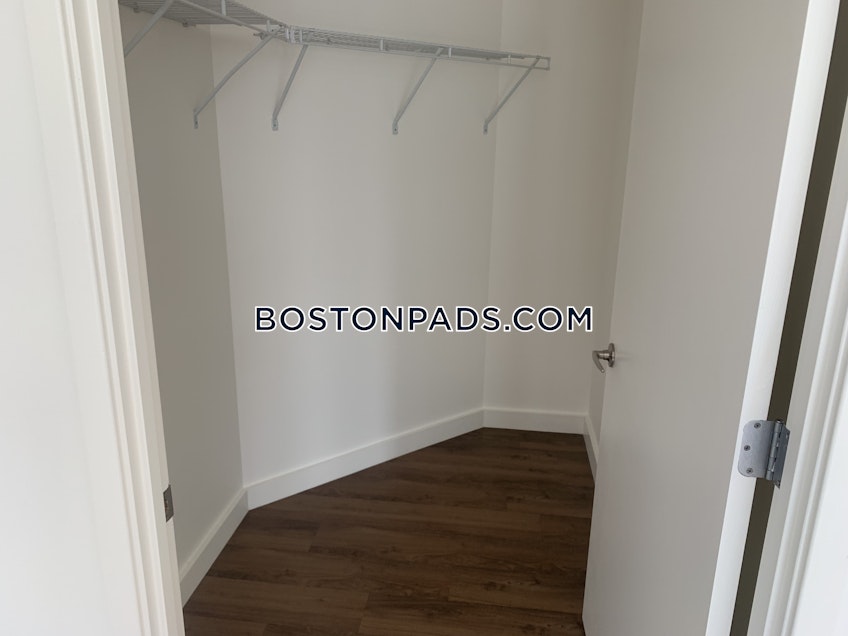 Boston - $6,389 /month