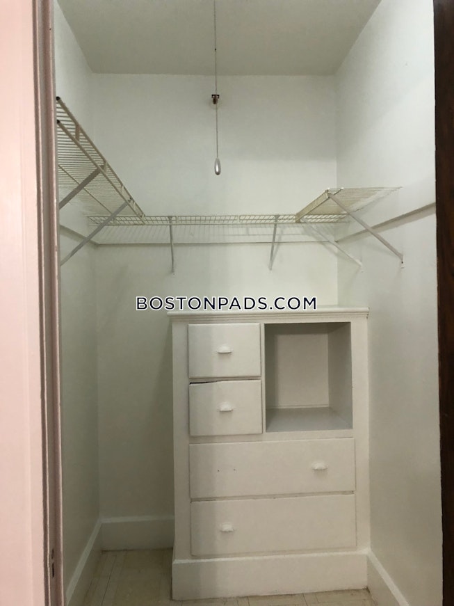 Boston - $2,800 /mo