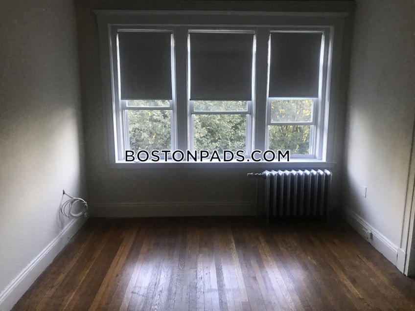 Boston - $2,425 /month