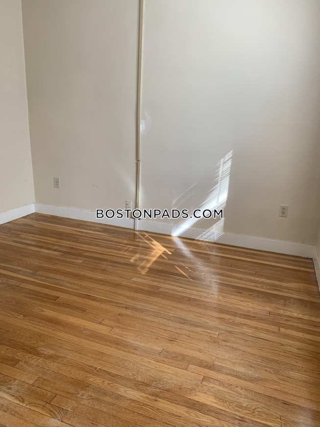 Boston - $1,700 /mo