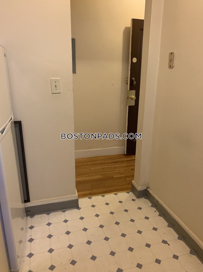 Boston - $1,700 /mo