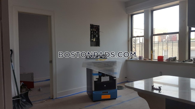 Boston - $2,475 /mo