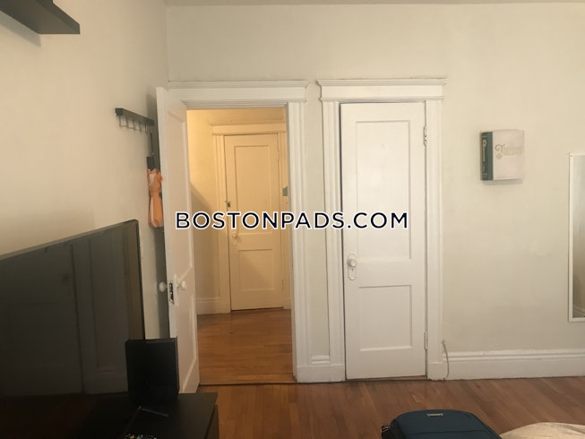 Boston - $3,100 /mo