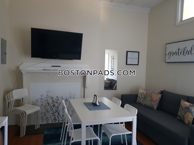 Boston - $3,400 /mo