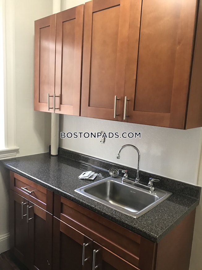 Boston - $2,350 /mo