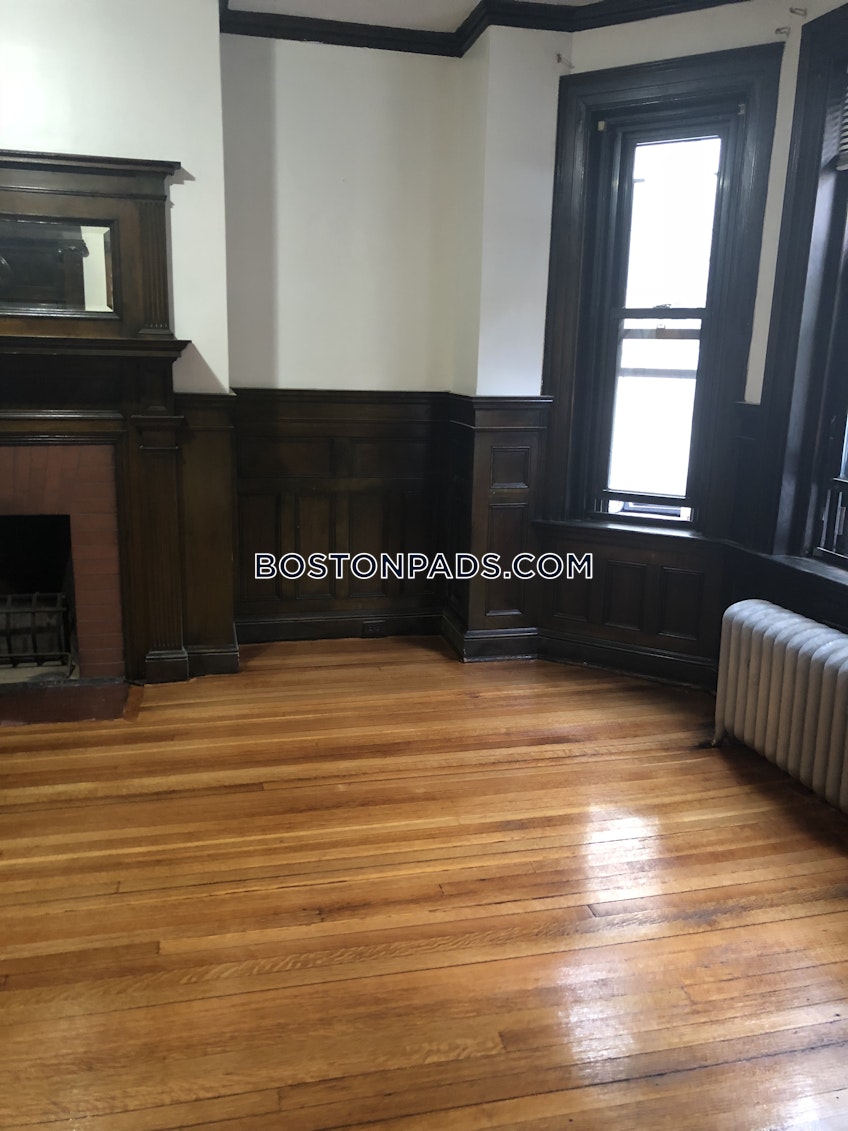 Boston - $2,600 /month