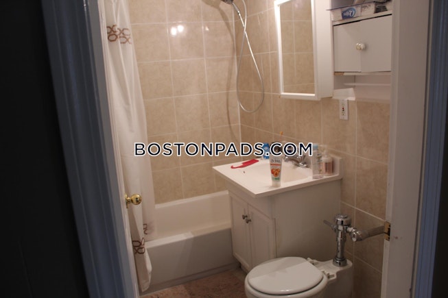 Boston - $3,100 /mo