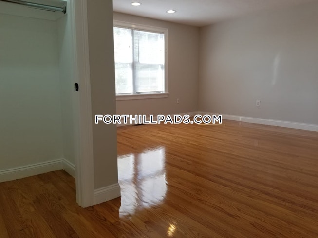 Boston - $3,600 /mo