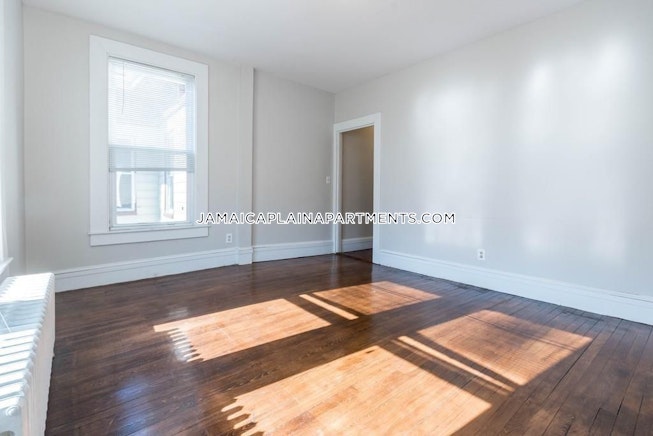 Boston - $2,400 /mo