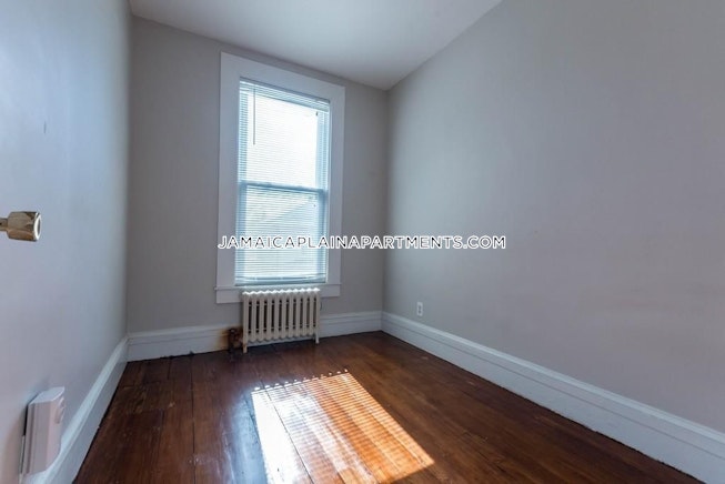 Boston - $2,400 /mo