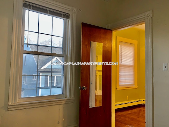 Boston - $2,800 /mo