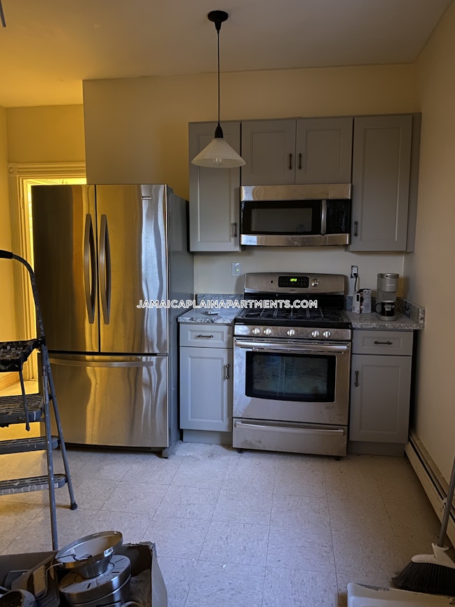 Boston - $2,800 /mo