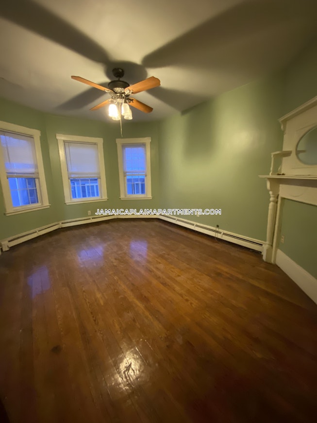 Boston - $2,800 /mo