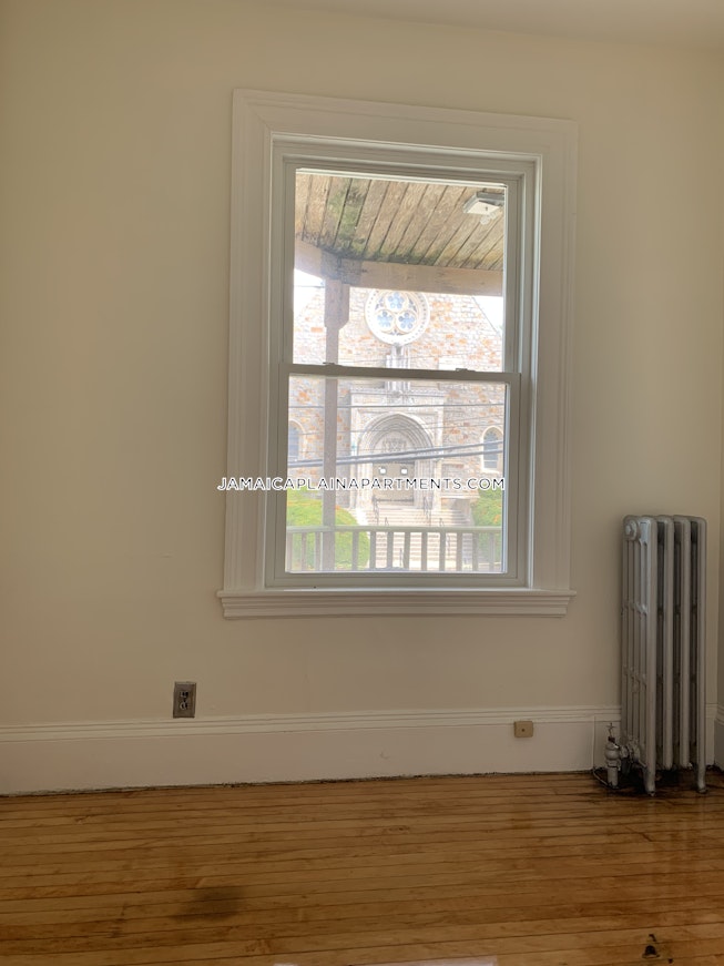 Boston - $2,300 /mo