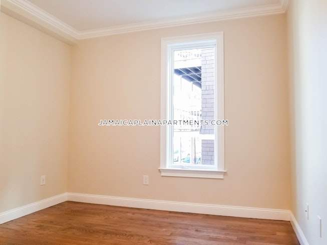 Boston - $3,975 /mo