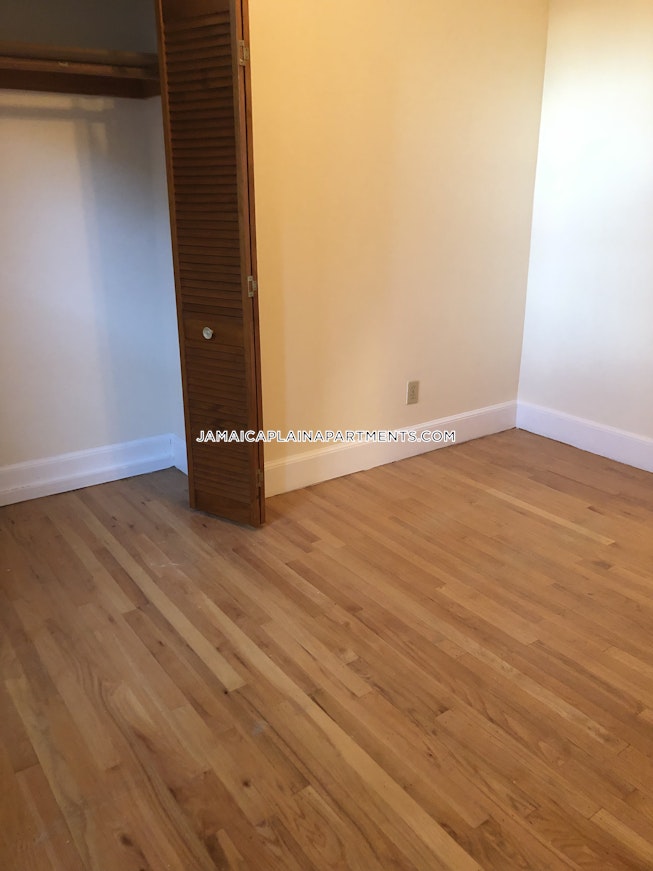 Boston - $3,000 /mo