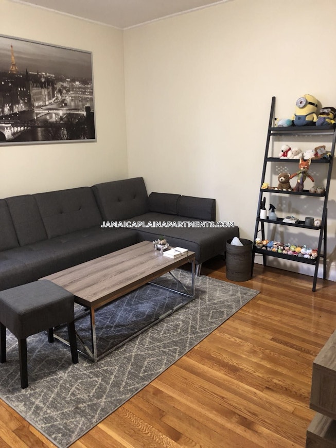 Boston - $3,000 /mo