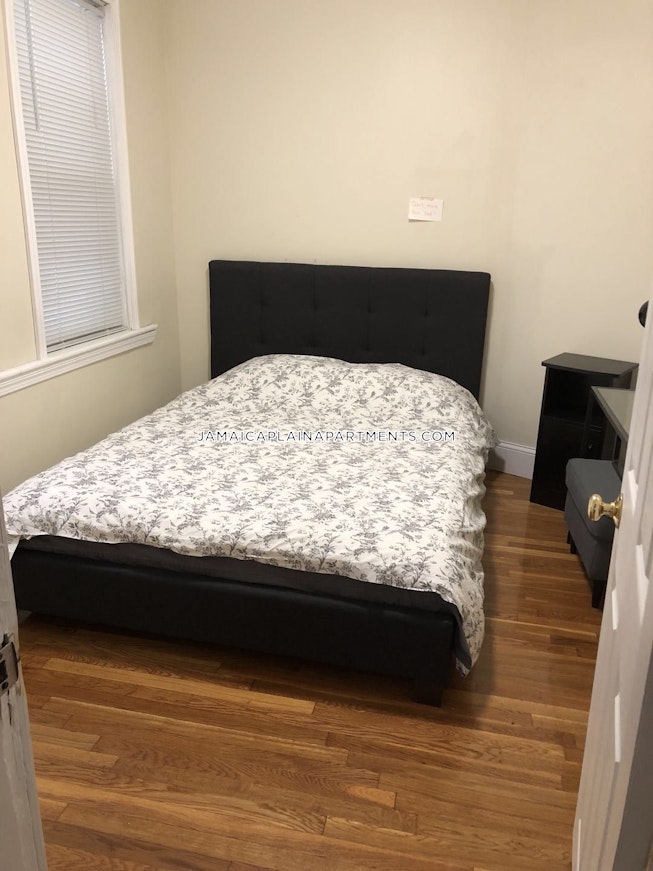 Boston - $3,000 /mo