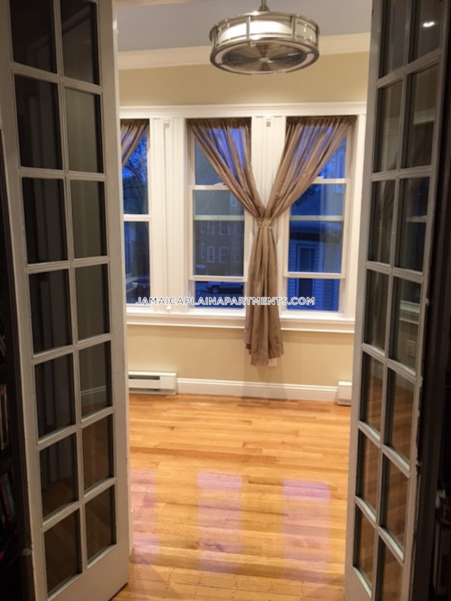 Boston - $3,195 /mo