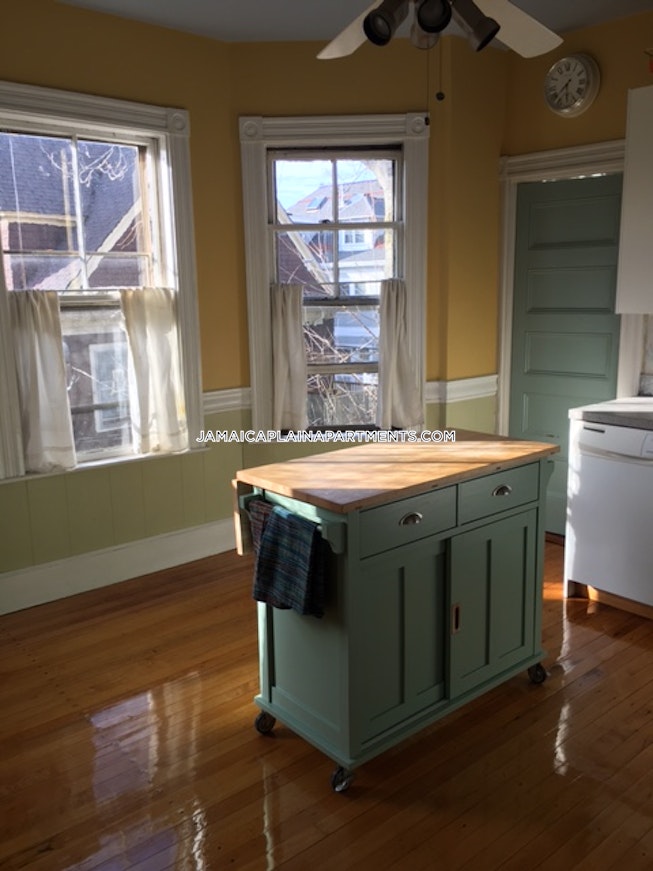 Boston - $3,195 /mo