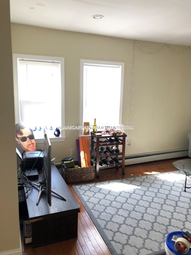 Boston - $3,000 /mo