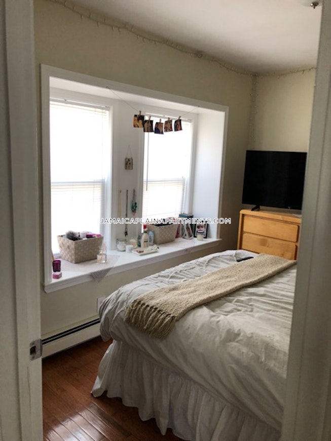 Boston - $3,000 /mo